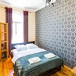 подобово у львові, на вулиці краківській 26 біля добробуту центр Lviv