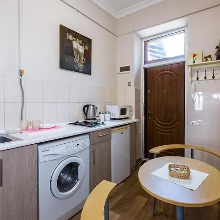 подобово у львові, на вулиці краківській 26 біля добробуту центр Λβιβ