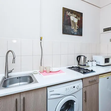 подобово у львові, на вулиці краківській 26 біля добробуту центр * Λβιβ