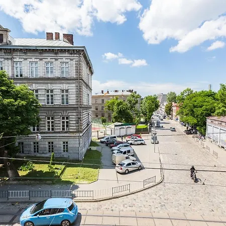 подобово у львові, на вулиці краківській 26 біля добробуту центр Leópolis