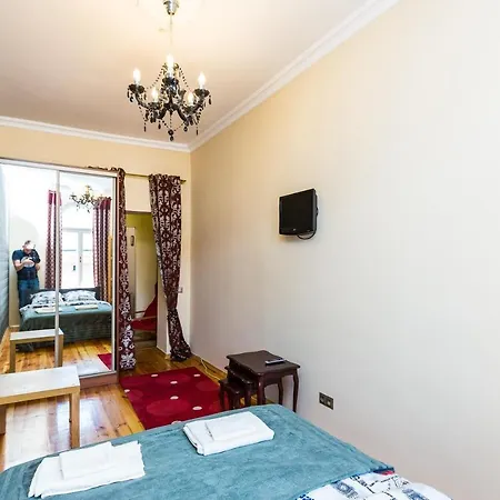 подобово у львові, на вулиці краківській 26 біля добробуту центр Λβιβ