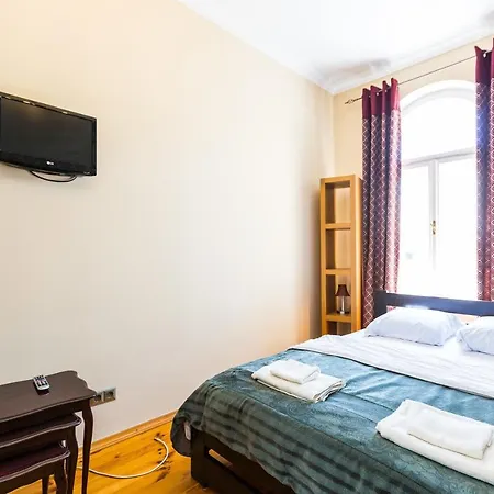 подобово у львові, на вулиці краківській 26 біля добробуту центр