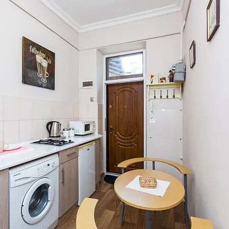 подобово у львові, на вулиці краківській 26 біля добробуту центр *