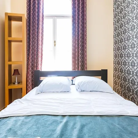 подобово у львові, на вулиці краківській 26 біля добробуту центр *