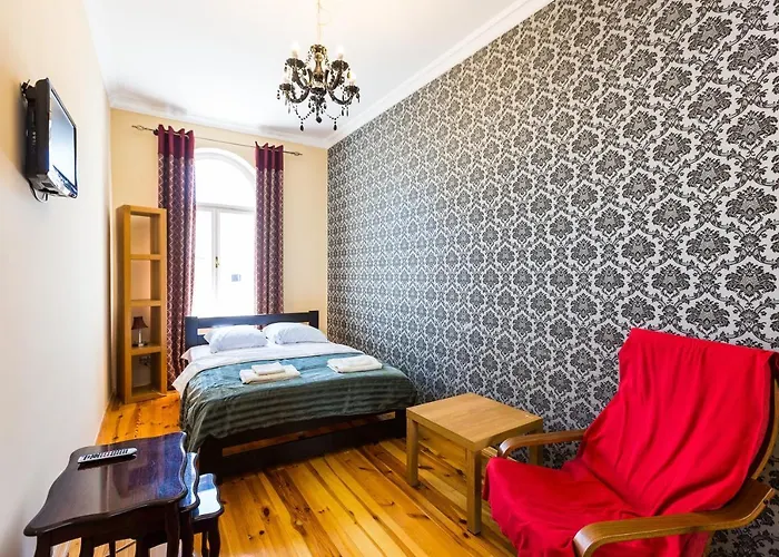 подобово у львові, на вулиці краківській 26 біля добробуту центр Lviv