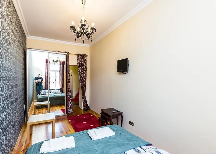 подобово у львові, на вулиці краківській 26 біля добробуту центр Lviv